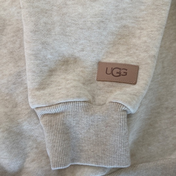 UGG Classic Crewneck Sweatshirt Women’s Small Tan Oversized Fleece - Picture 4 of 9